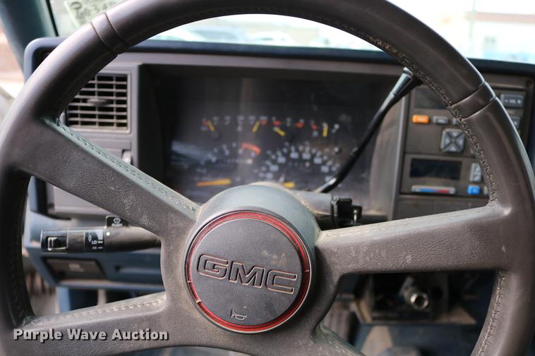 image for item DD0056 1993 GMC Sierra 1500 SLE Ext. Cab pickup truck