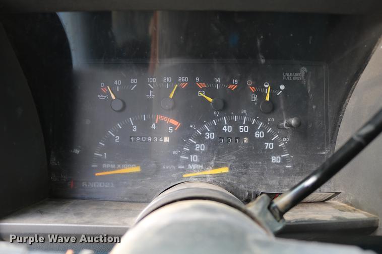 image for item DD0056 1993 GMC Sierra 1500 SLE Ext. Cab pickup truck
