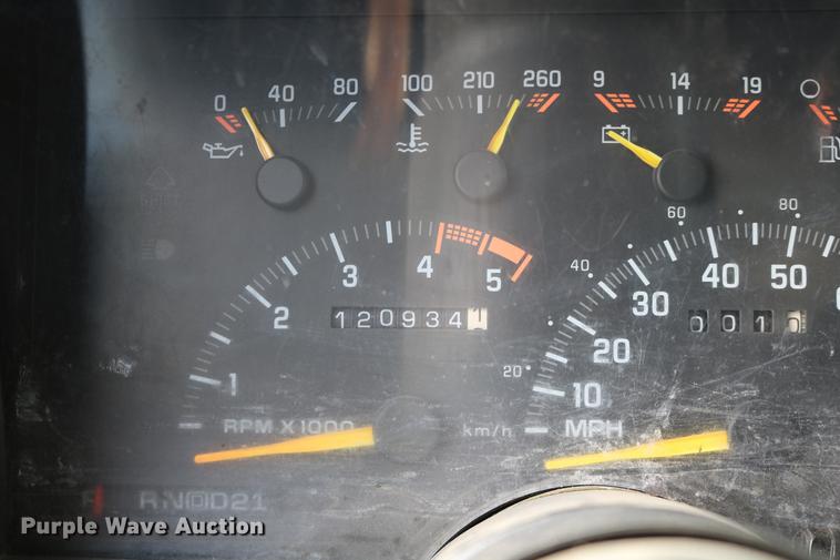 image for item DD0056 1993 GMC Sierra 1500 SLE Ext. Cab pickup truck