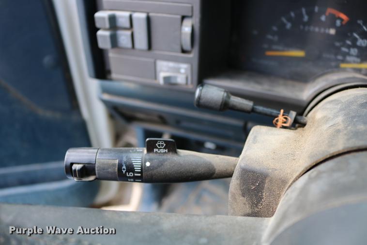 image for item DD0056 1993 GMC Sierra 1500 SLE Ext. Cab pickup truck