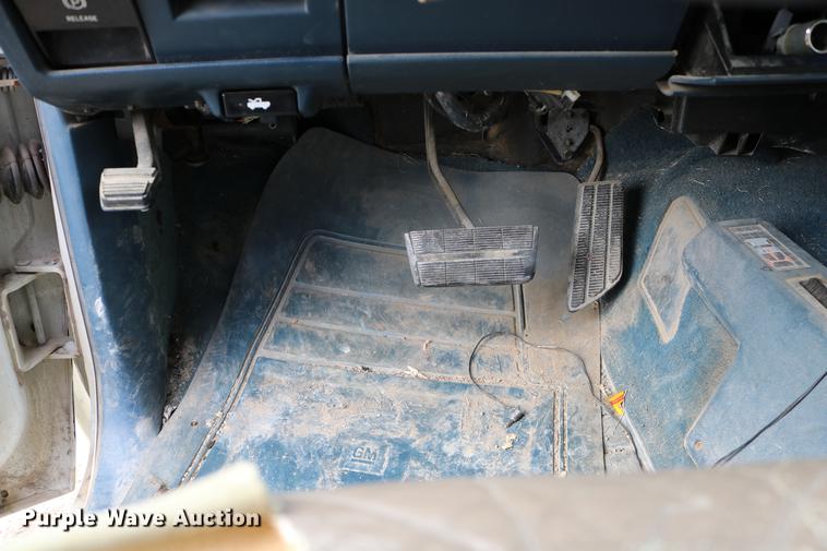image for item DD0056 1993 GMC Sierra 1500 SLE Ext. Cab pickup truck
