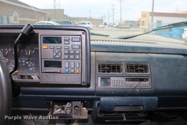 image for item DD0056 1993 GMC Sierra 1500 SLE Ext. Cab pickup truck