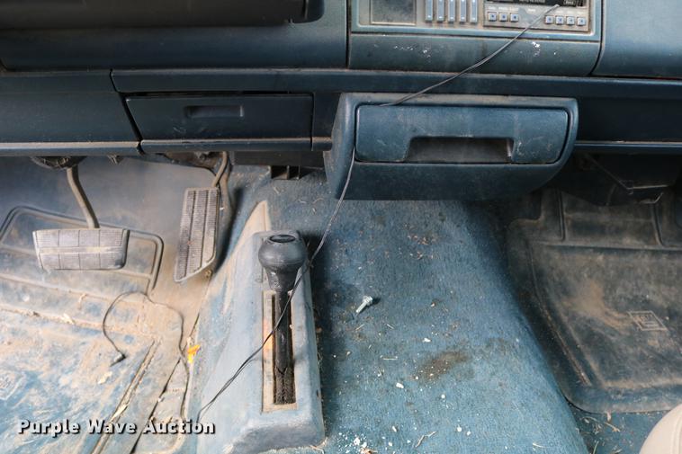image for item DD0056 1993 GMC Sierra 1500 SLE Ext. Cab pickup truck