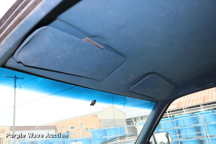 image for item DD0056 1993 GMC Sierra 1500 SLE Ext. Cab pickup truck