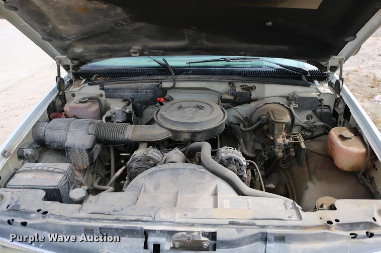 image for item DD0056 1993 GMC Sierra 1500 SLE Ext. Cab pickup truck