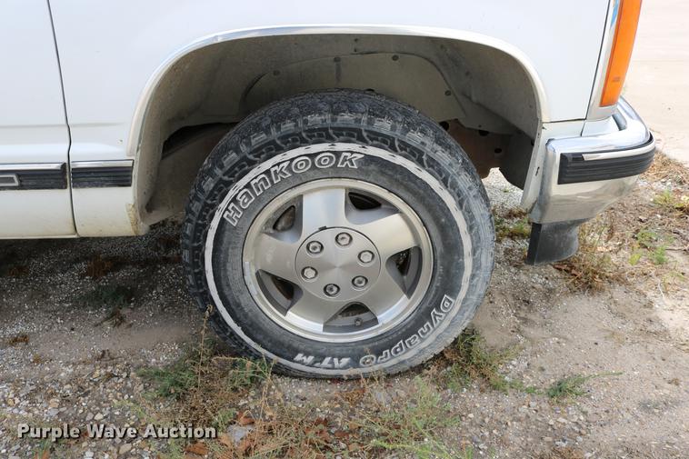 image for item DD0056 1993 GMC Sierra 1500 SLE Ext. Cab pickup truck