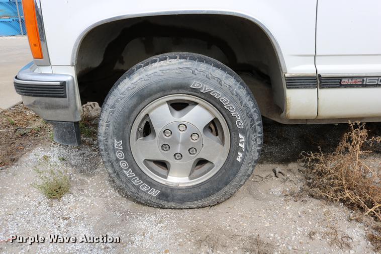image for item DD0056 1993 GMC Sierra 1500 SLE Ext. Cab pickup truck