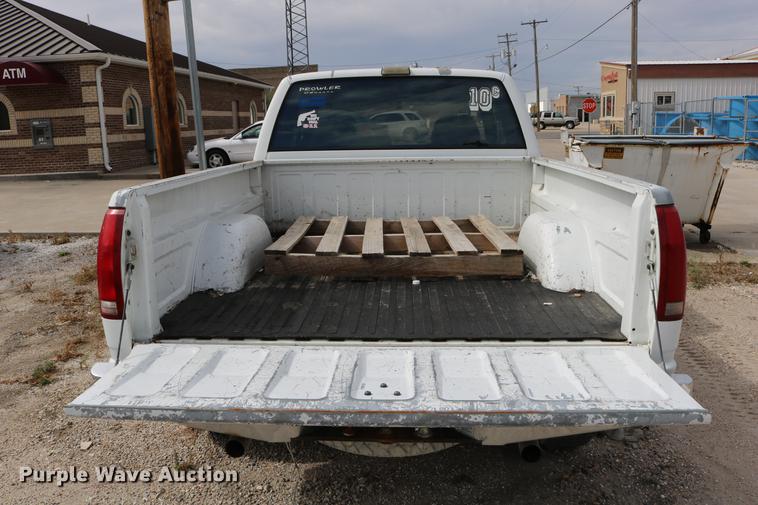 image for item DD0056 1993 GMC Sierra 1500 SLE Ext. Cab pickup truck
