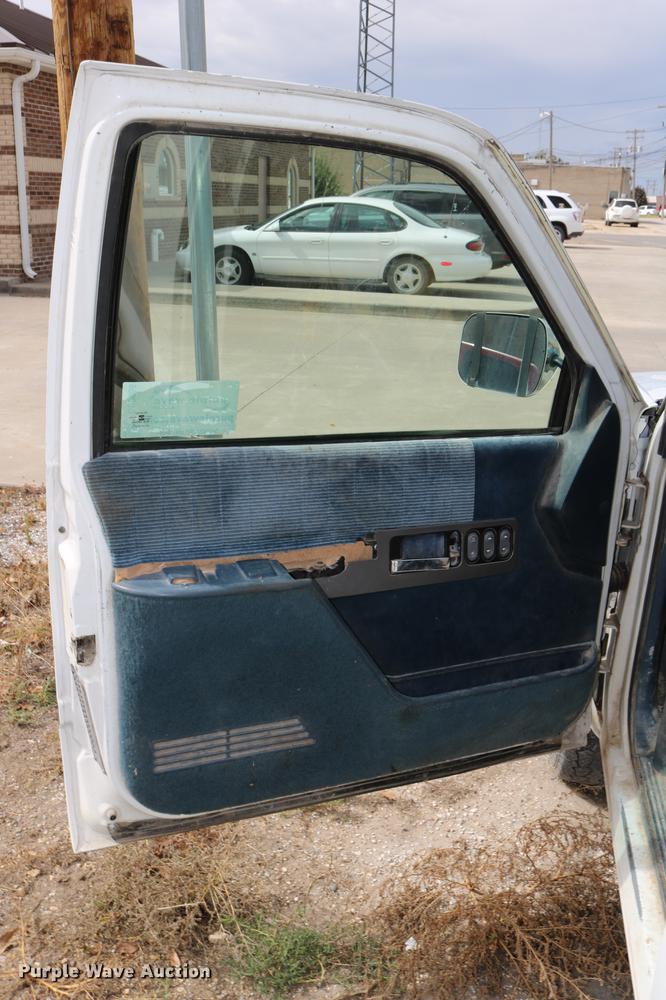 image for item DD0056 1993 GMC Sierra 1500 SLE Ext. Cab pickup truck