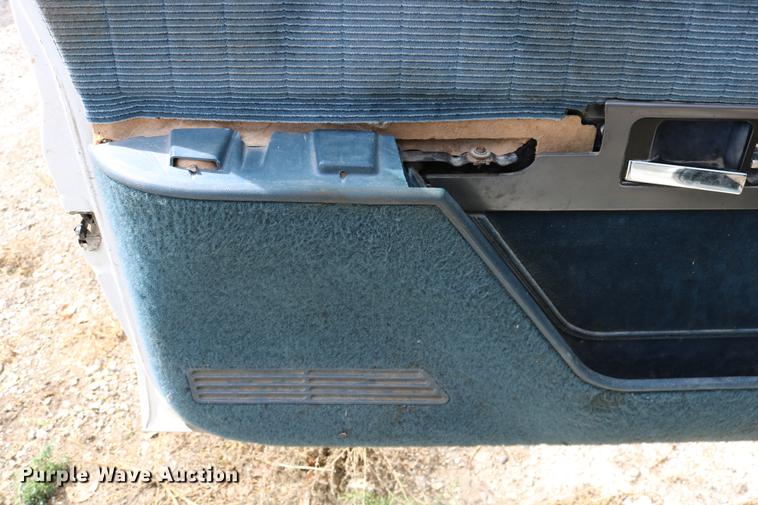 image for item DD0056 1993 GMC Sierra 1500 SLE Ext. Cab pickup truck