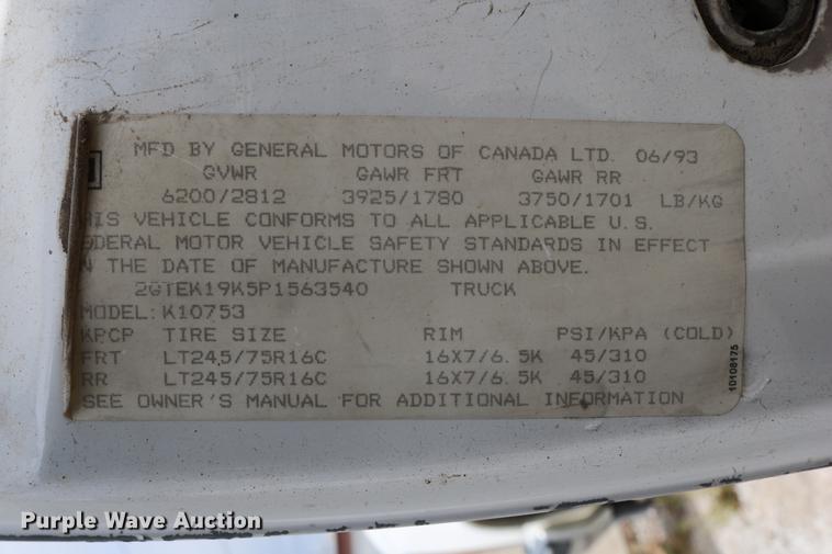 image for item DD0056 1993 GMC Sierra 1500 SLE Ext. Cab pickup truck