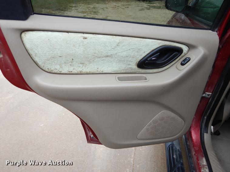 image for item DD0797 2004 Ford Escape XLT SUV