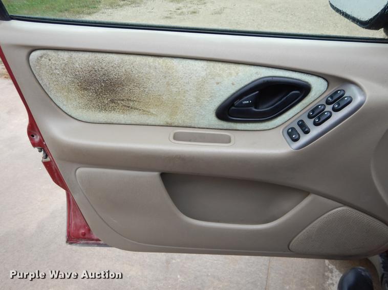 image for item DD0797 2004 Ford Escape XLT SUV