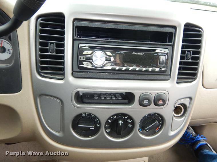 image for item DD0797 2004 Ford Escape XLT SUV