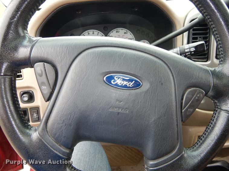 image for item DD0797 2004 Ford Escape XLT SUV
