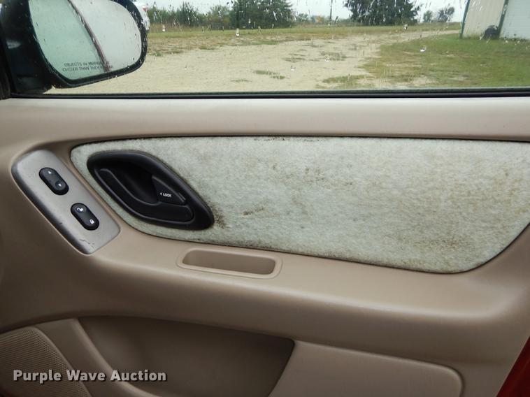 image for item DD0797 2004 Ford Escape XLT SUV