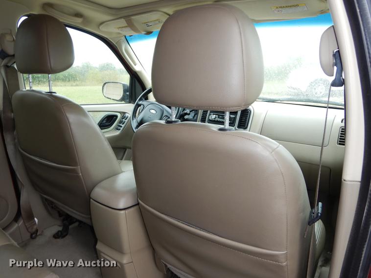 image for item DD0797 2004 Ford Escape XLT SUV