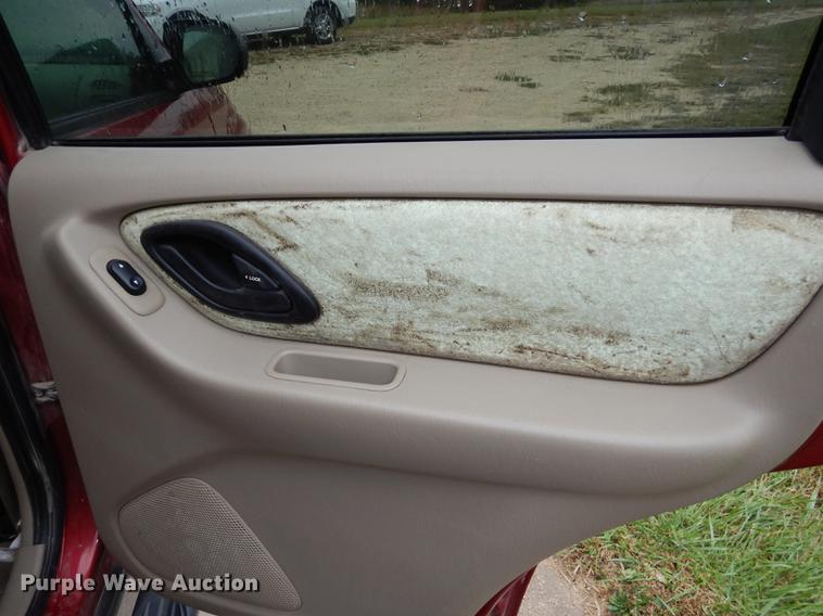 image for item DD0797 2004 Ford Escape XLT SUV