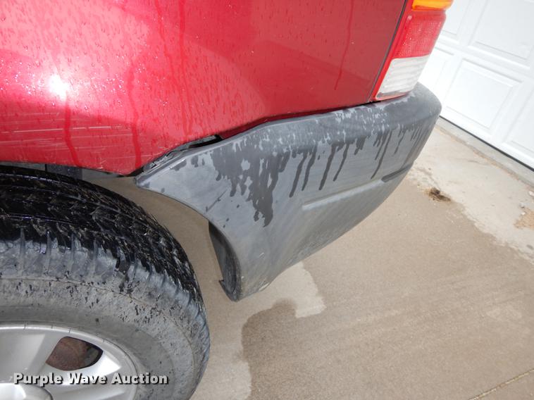 image for item DD0797 2004 Ford Escape XLT SUV