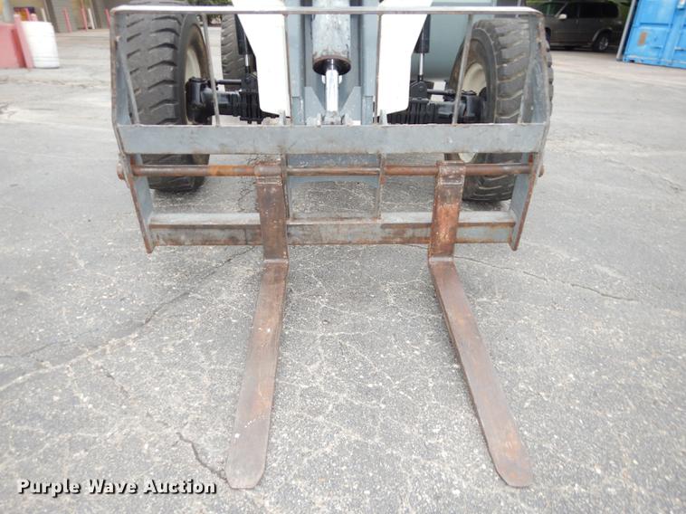 image for item DD0805 2005 Terex TH842C telehandler