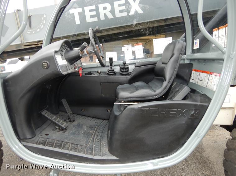 image for item DD0805 2005 Terex TH842C telehandler
