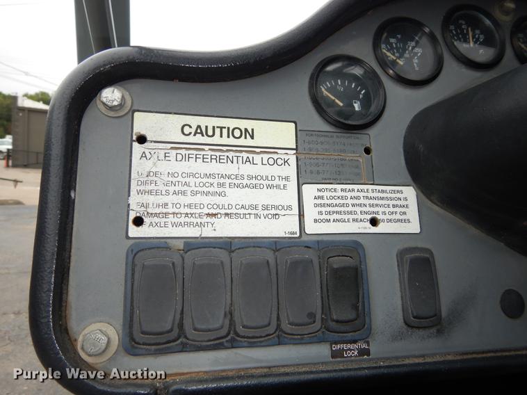 image for item DD0805 2005 Terex TH842C telehandler