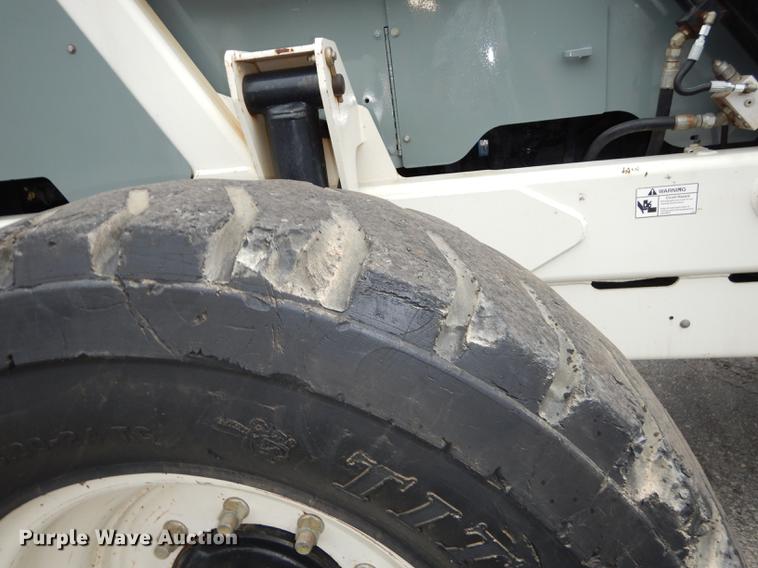 image for item DD0805 2005 Terex TH842C telehandler