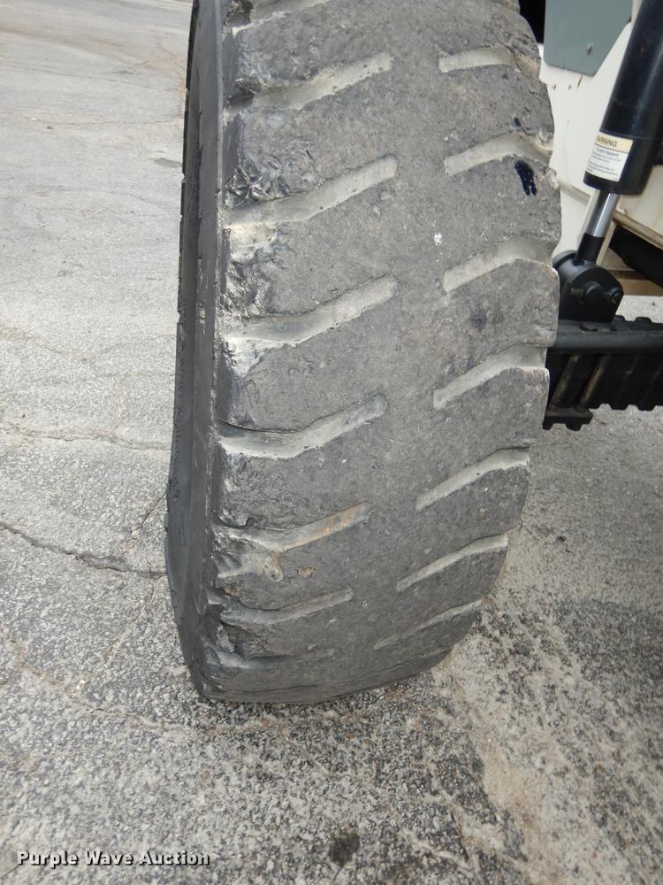 image for item DD0805 2005 Terex TH842C telehandler