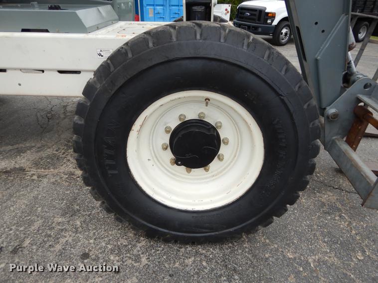 image for item DD0805 2005 Terex TH842C telehandler