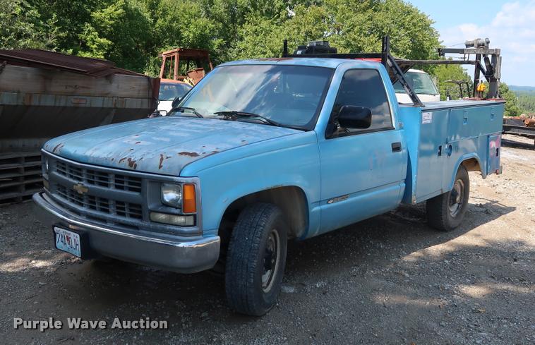 image for item DD1647 1994 Chevrolet 2500HD utility bed pickup truck