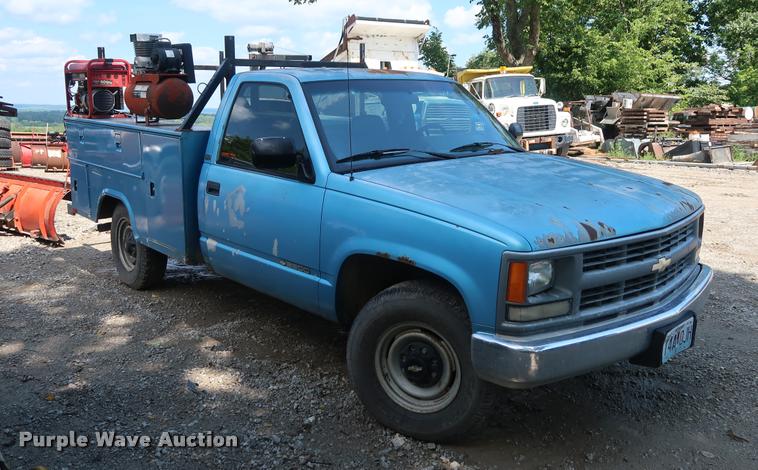 image for item DD1647 1994 Chevrolet 2500HD utility bed pickup truck