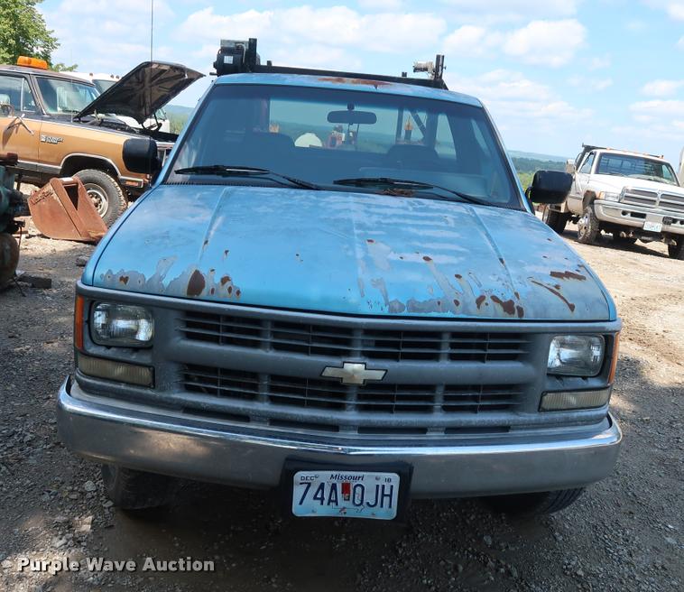 image for item DD1647 1994 Chevrolet 2500HD utility bed pickup truck