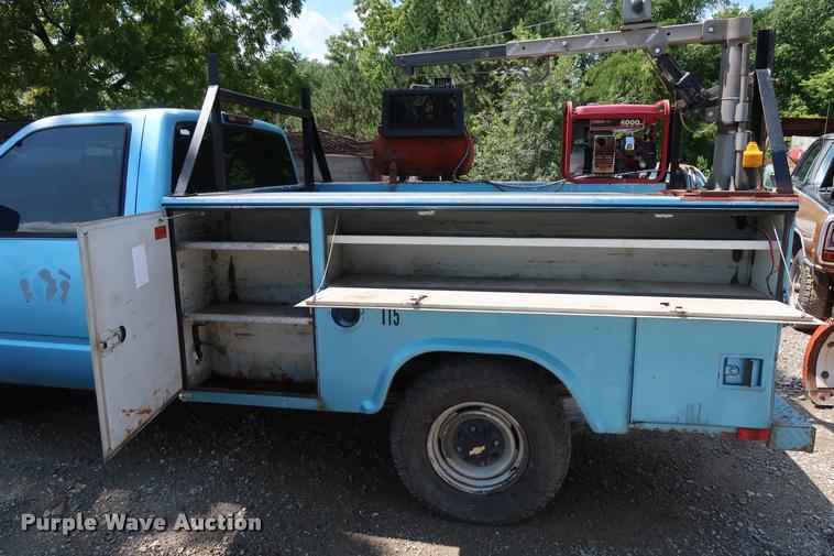 image for item DD1647 1994 Chevrolet 2500HD utility bed pickup truck