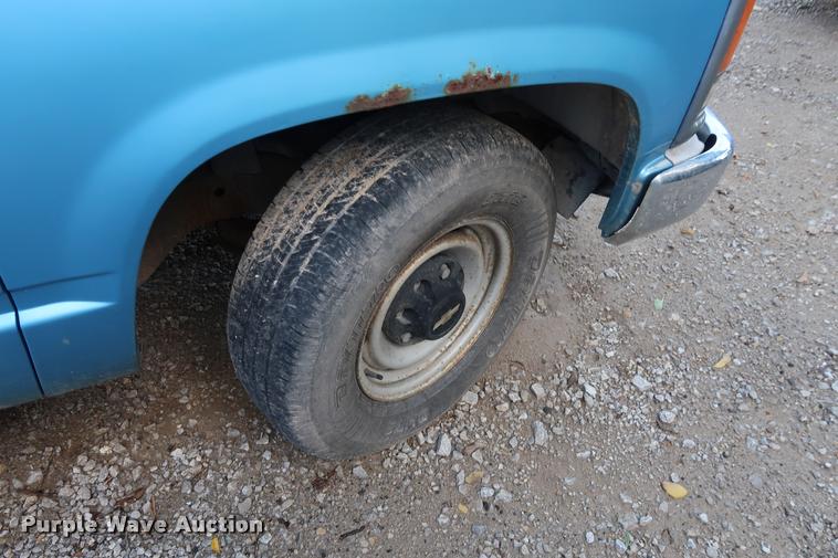 image for item DD1647 1994 Chevrolet 2500HD utility bed pickup truck