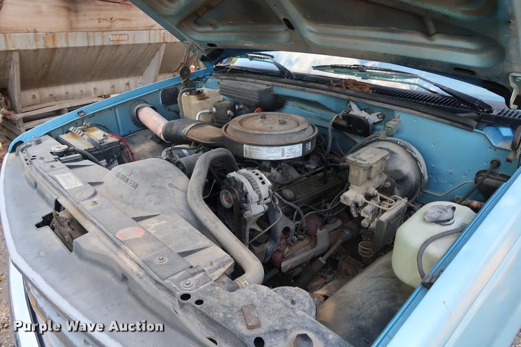 image for item DD1647 1994 Chevrolet 2500HD utility bed pickup truck