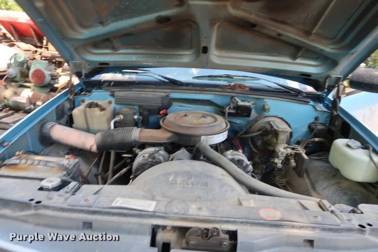 image for item DD1647 1994 Chevrolet 2500HD utility bed pickup truck