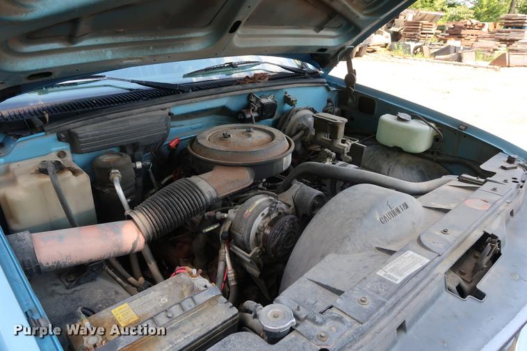 image for item DD1647 1994 Chevrolet 2500HD utility bed pickup truck