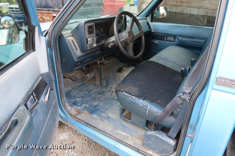 image for item DD1647 1994 Chevrolet 2500HD utility bed pickup truck