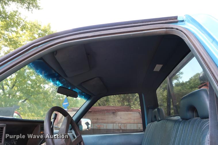 image for item DD1647 1994 Chevrolet 2500HD utility bed pickup truck