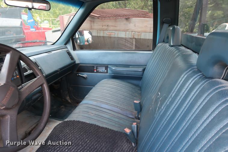 image for item DD1647 1994 Chevrolet 2500HD utility bed pickup truck