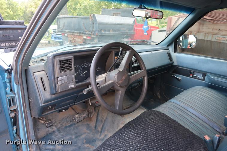 image for item DD1647 1994 Chevrolet 2500HD utility bed pickup truck