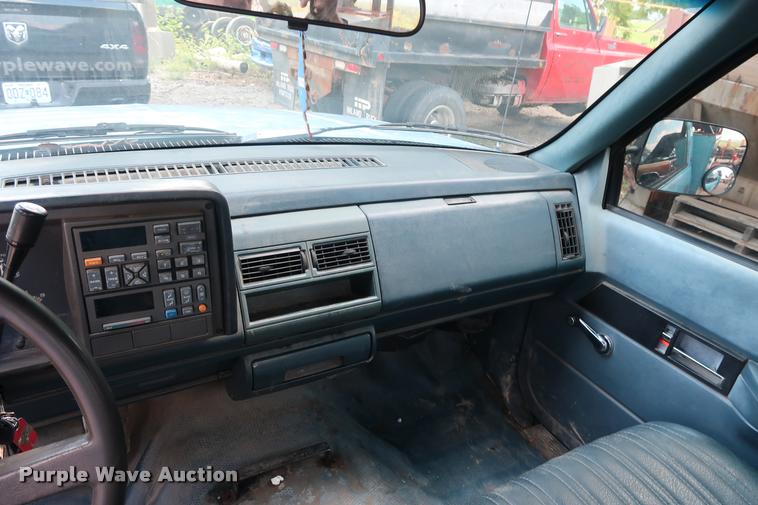 image for item DD1647 1994 Chevrolet 2500HD utility bed pickup truck