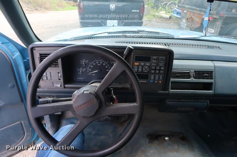 image for item DD1647 1994 Chevrolet 2500HD utility bed pickup truck