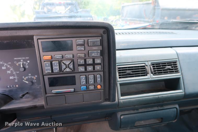 image for item DD1647 1994 Chevrolet 2500HD utility bed pickup truck