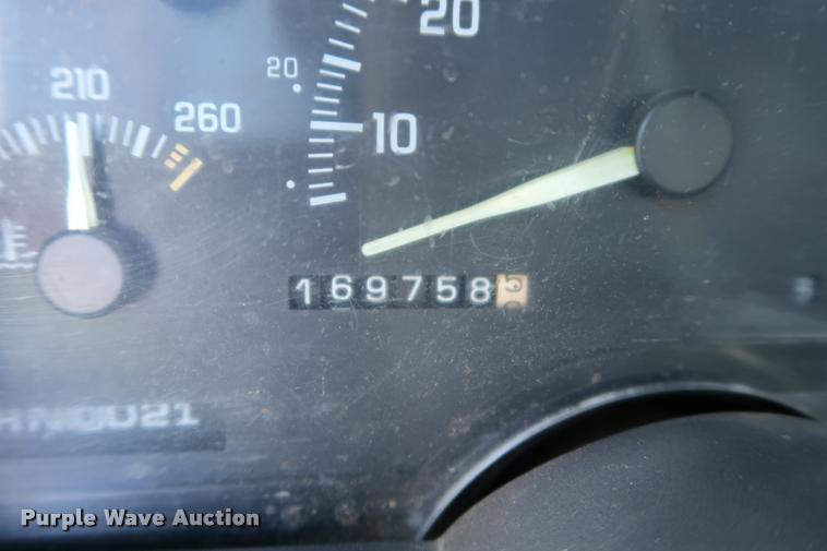 image for item DD1647 1994 Chevrolet 2500HD utility bed pickup truck