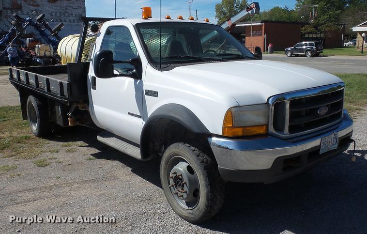 image for item DD2006 2000 Ford F550 flatbed truck