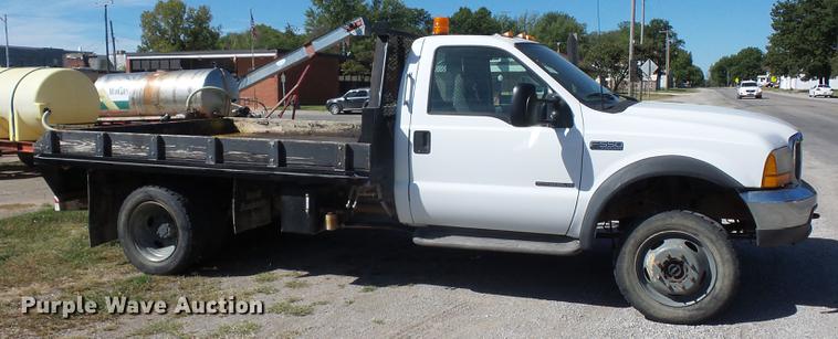 image for item DD2006 2000 Ford F550 flatbed truck