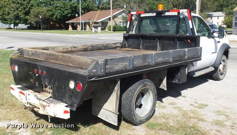 image for item DD2006 2000 Ford F550 flatbed truck