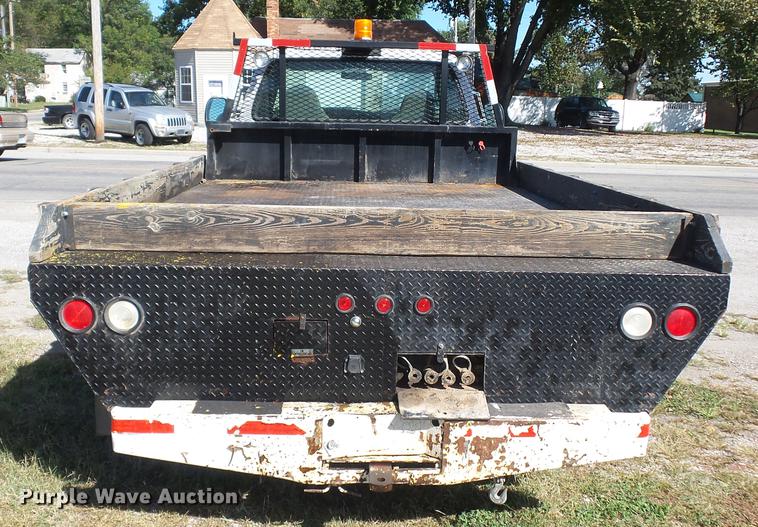 image for item DD2006 2000 Ford F550 flatbed truck