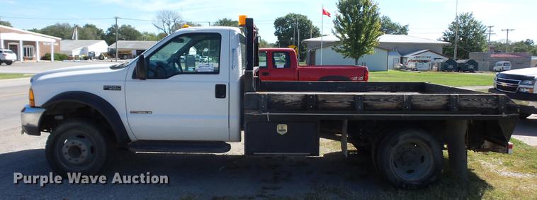 image for item DD2006 2000 Ford F550 flatbed truck
